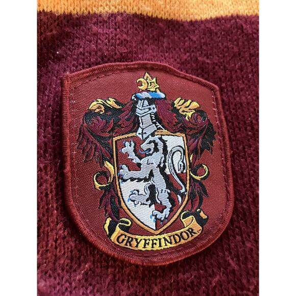 Official Harry Potter Gryffindor Scarf - Platform 9 3/4 Shop + 2 Glasses - Picture 2 of 11